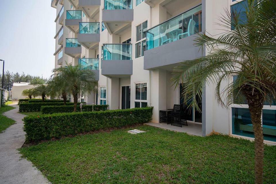 מאה פים Grand Blue Condominium 504 מראה חיצוני תמונה